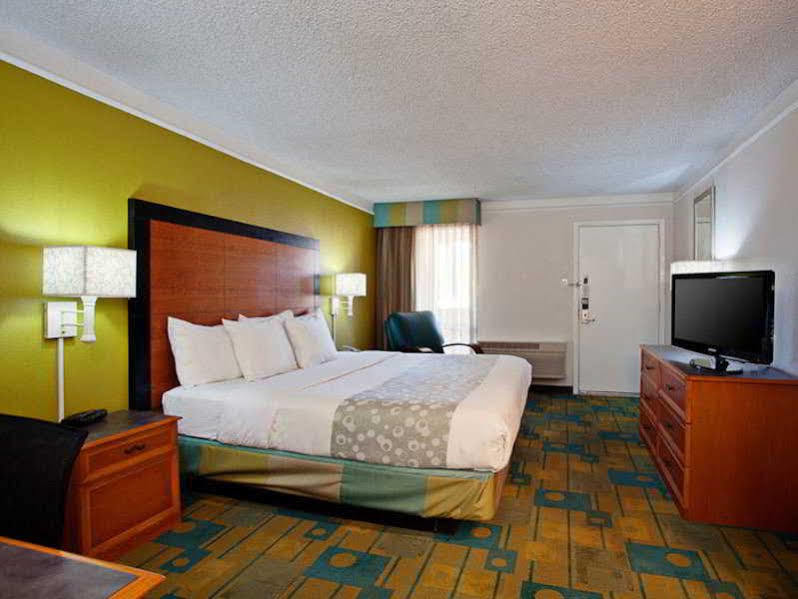 La Quinta Inn By Wyndham Phoenix North Exterior photo